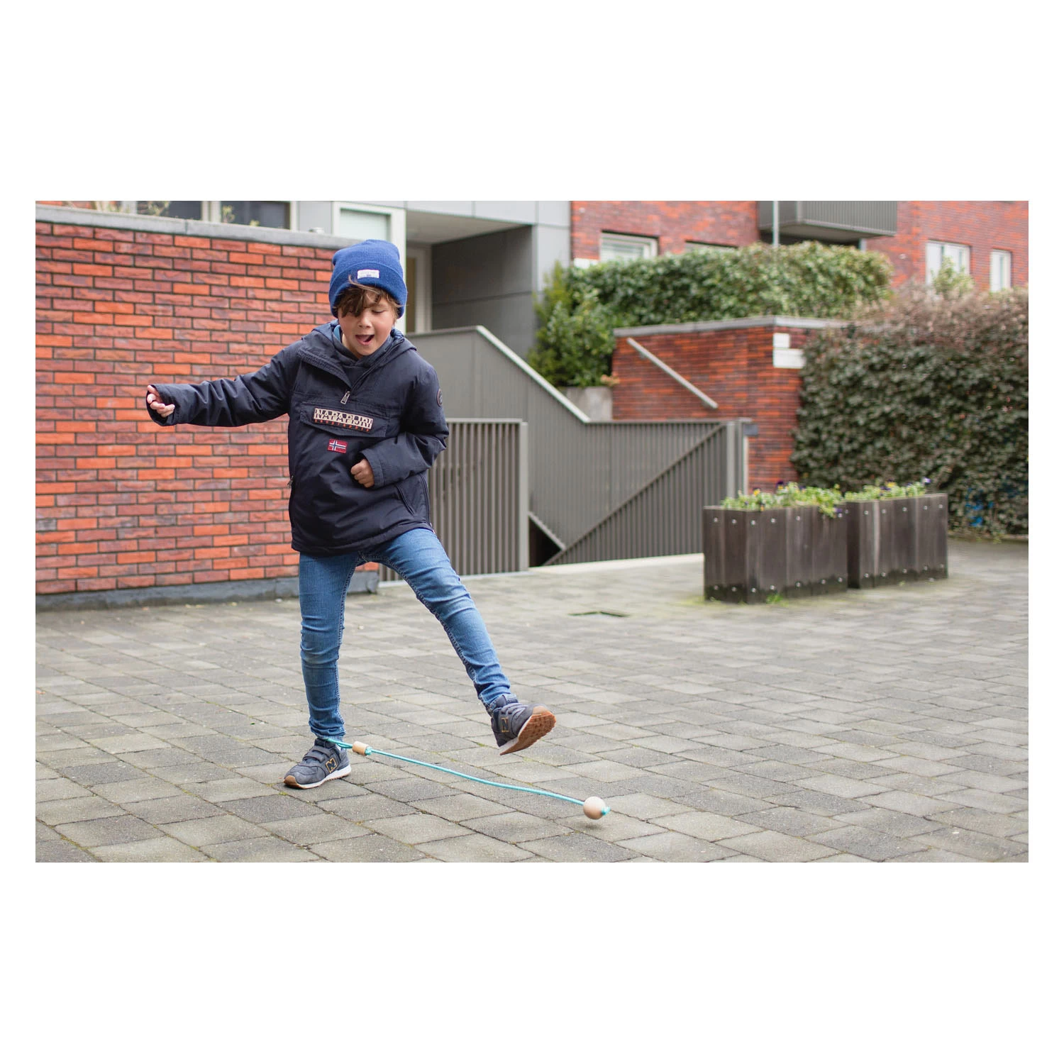 BS Toys Enkelspringbal Blauw 7 BS Toys Enkelspringbal Blauw - Afbeelding 5